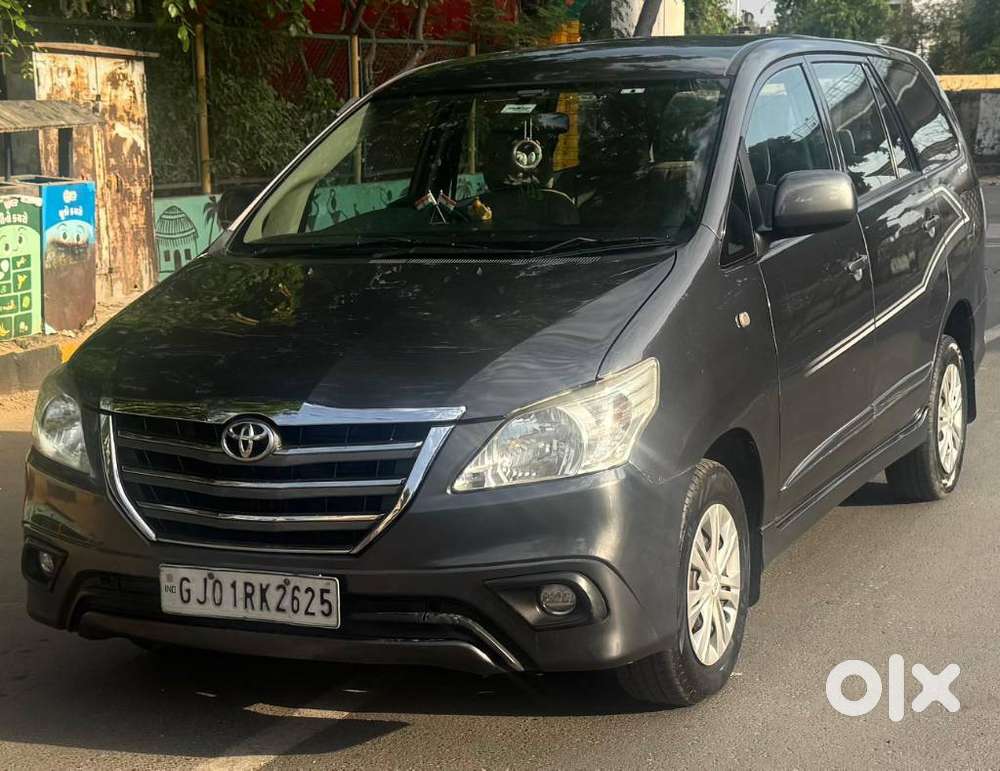 Toyota Innova 2.5 Gx (diesel) 8 Seater Bs Iv, 2015, Diesel