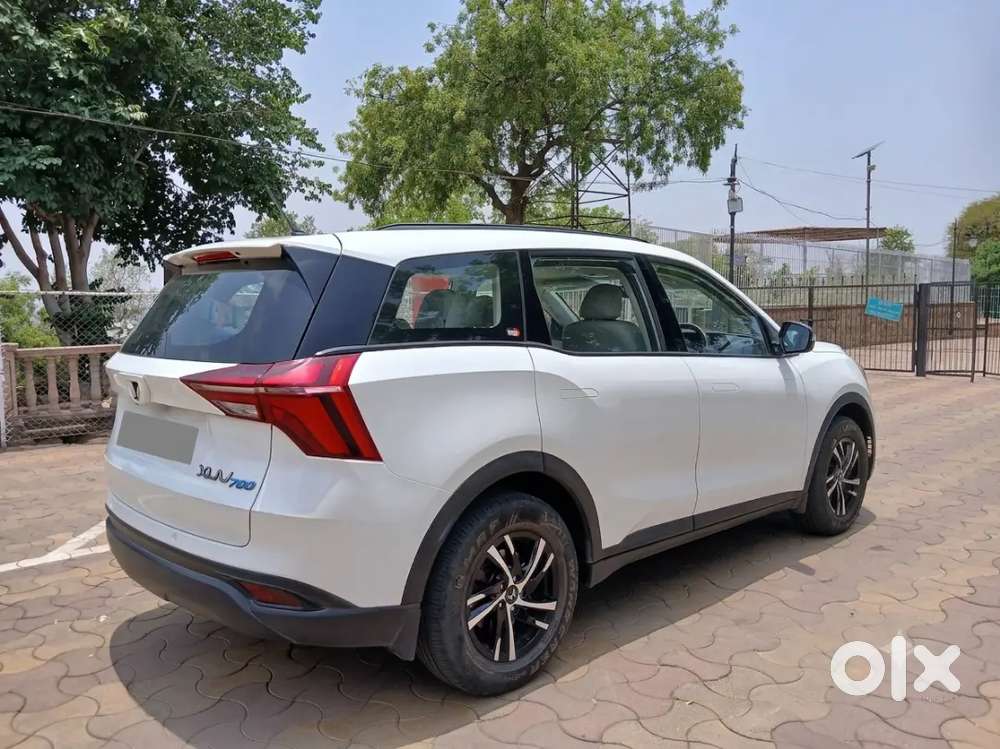 Mahindra Xuv700 Mx Petrol | 5-seater Manual | 25,000 Km | Mint Conditi