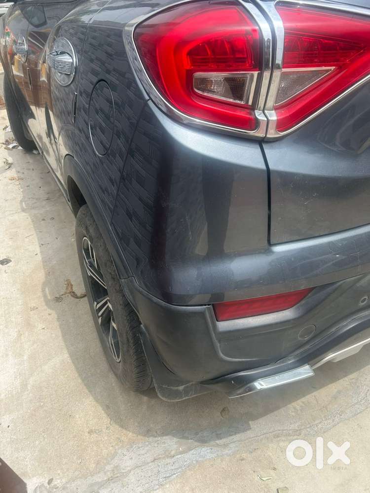 Mahindra Xuv300 W6 Diesel 2022  First Owner  Sunroof  28,000 Km