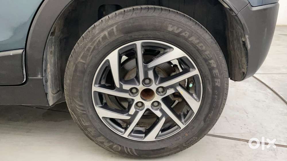 Mahindra Xuv300 W8 (o) 1.5 Diesel Amt, 2022, Diesel