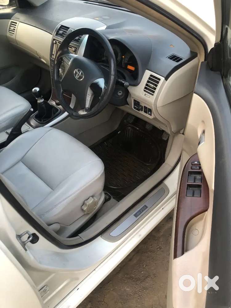 Toyota Corolla Altis 2011 Manual Car