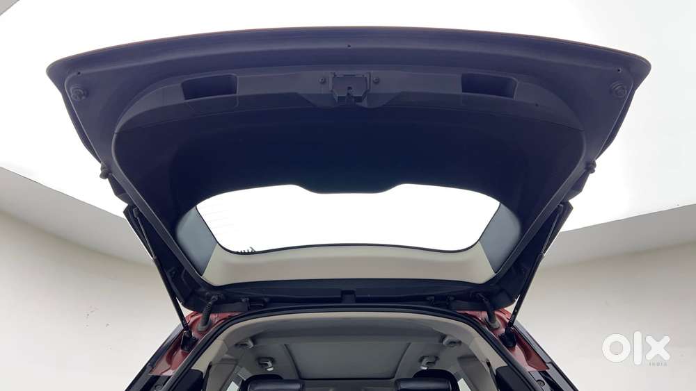 Mahindra Xuv700 2.0 Ax 7 Petrol At Luxury Pack Str, 2024, Petrol