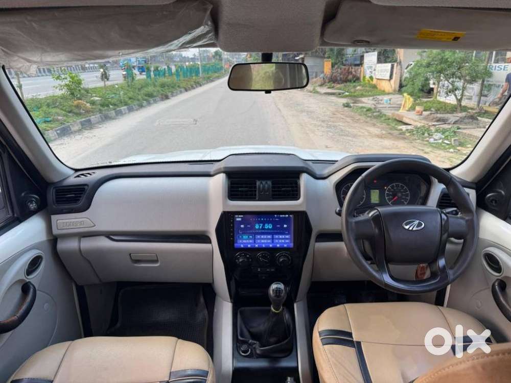 Mahindra Scorpio S4, 2015