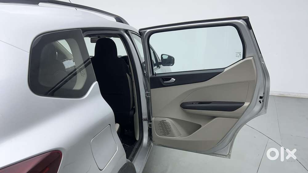 Renault Triber Rxz Easy-r Amt, 2022, Petrol