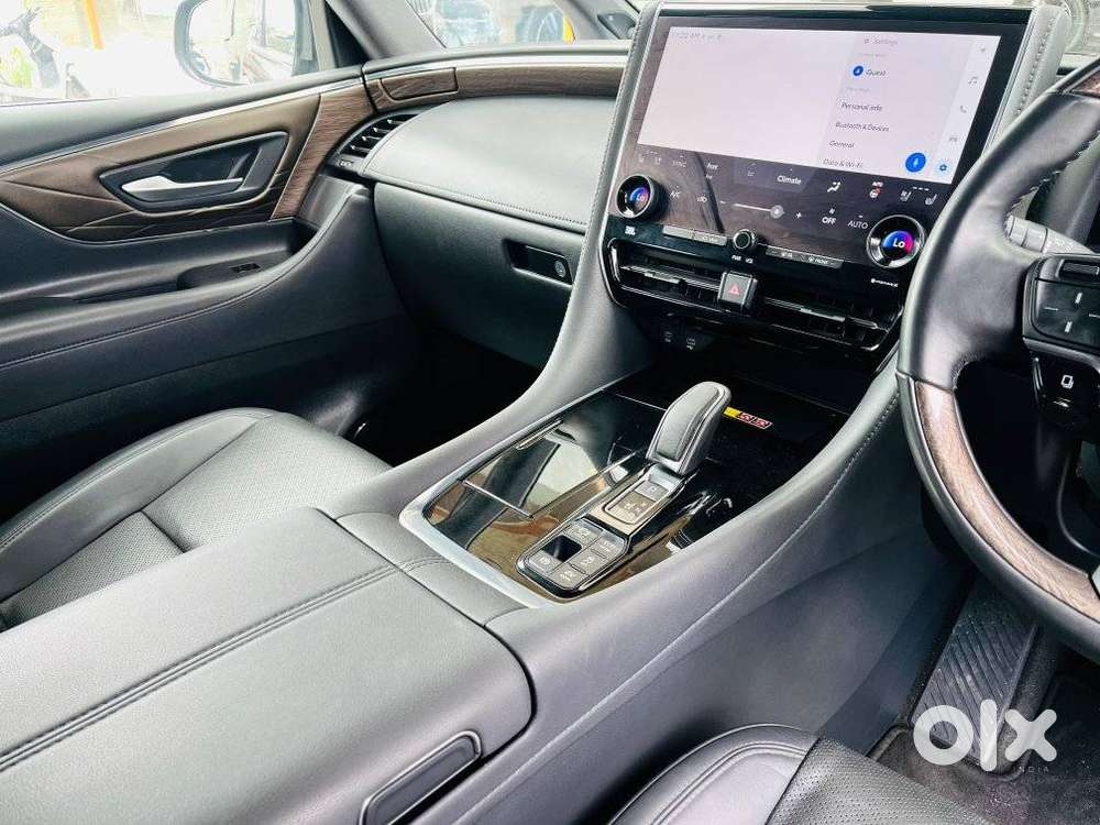 Toyota Vellfire Vip – Executive Lounge, 2025, Petrol