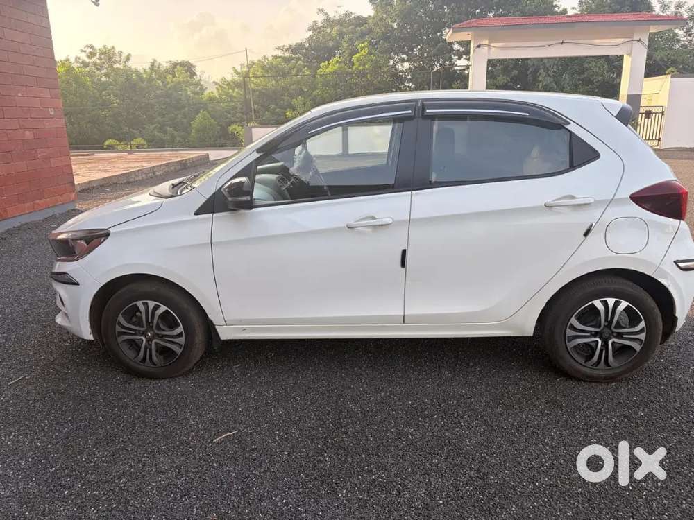 Tata Tiago 2024 Rhythm Petrol Manual