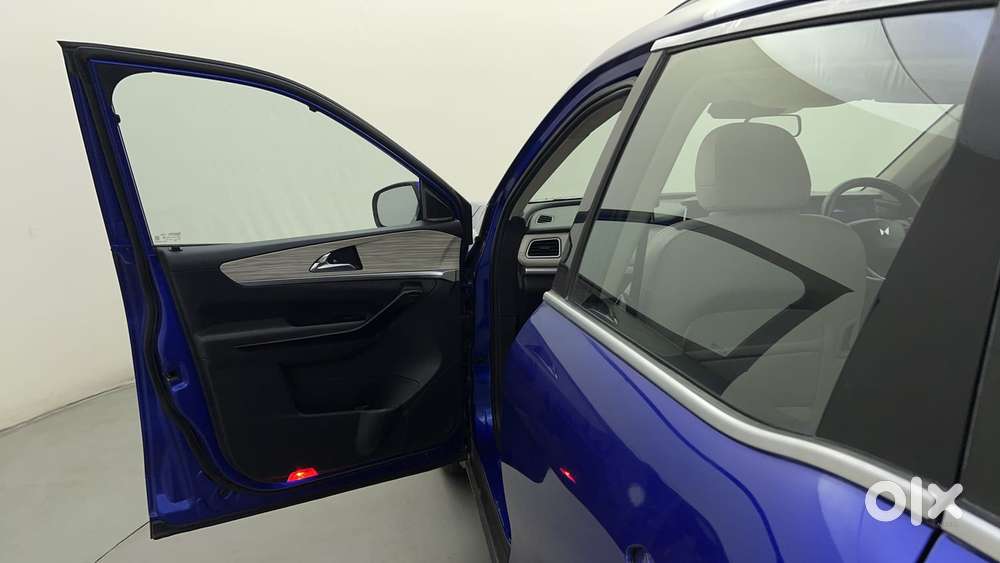 Mahindra Xuv700 2.2 Ax 7 Diesel At Luxury Pack Str, 2021, Diesel