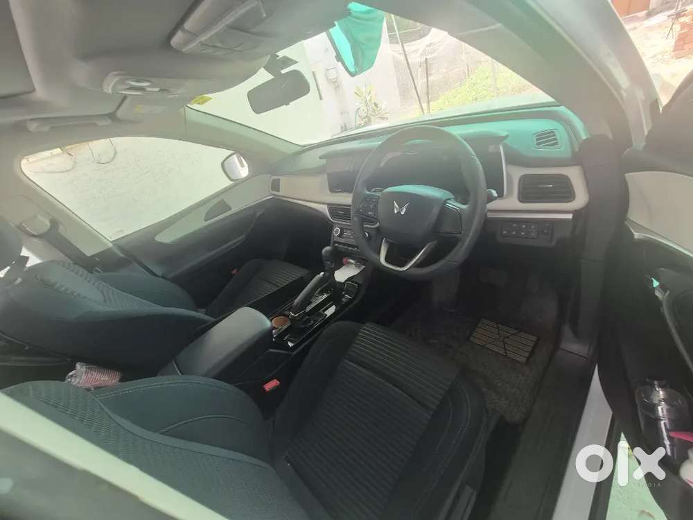 Mahindra Xuv700 2023 Petrol 25000 Km Driven