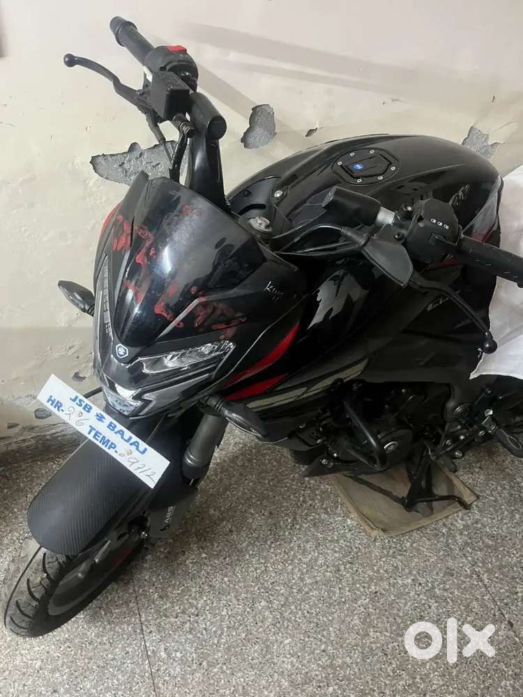 Pulsar 200ns black red colour 20 October 2025 model 20 km driven