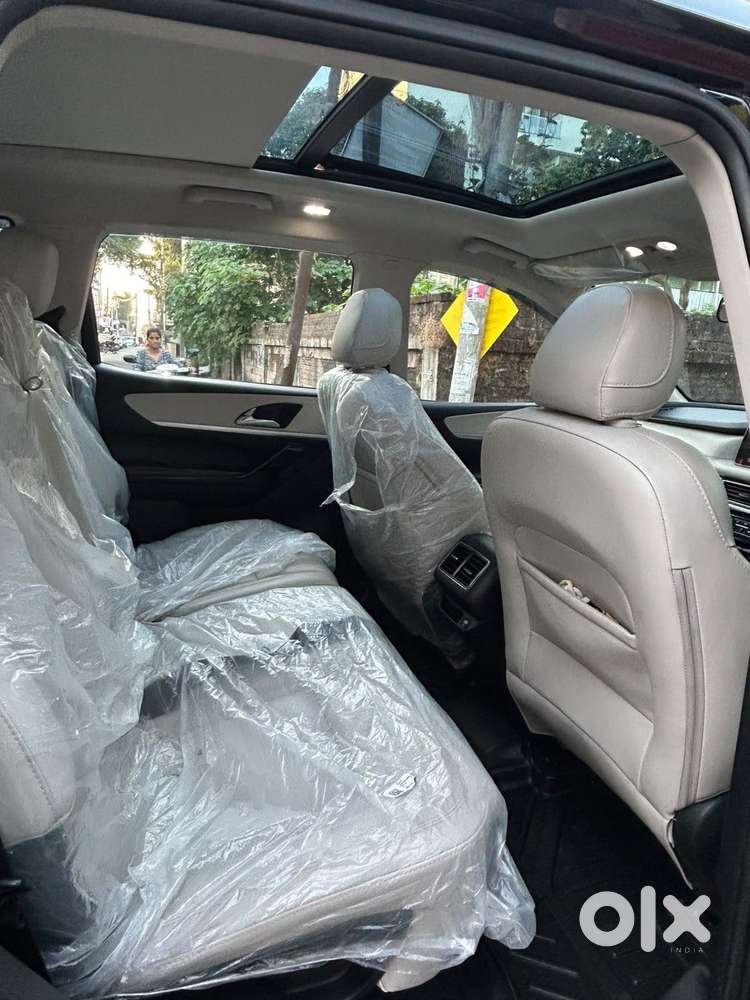 Mahindra Xuv700 2.2 Ax 7 Diesel At Str, 2025, Diesel