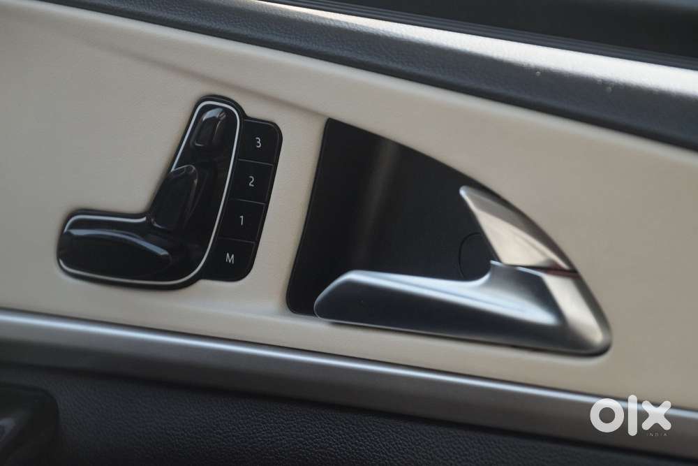 Mahindra Xuv700 2.0 Ax 7 Petrol At Luxury Pack Str, 2024, Petrol