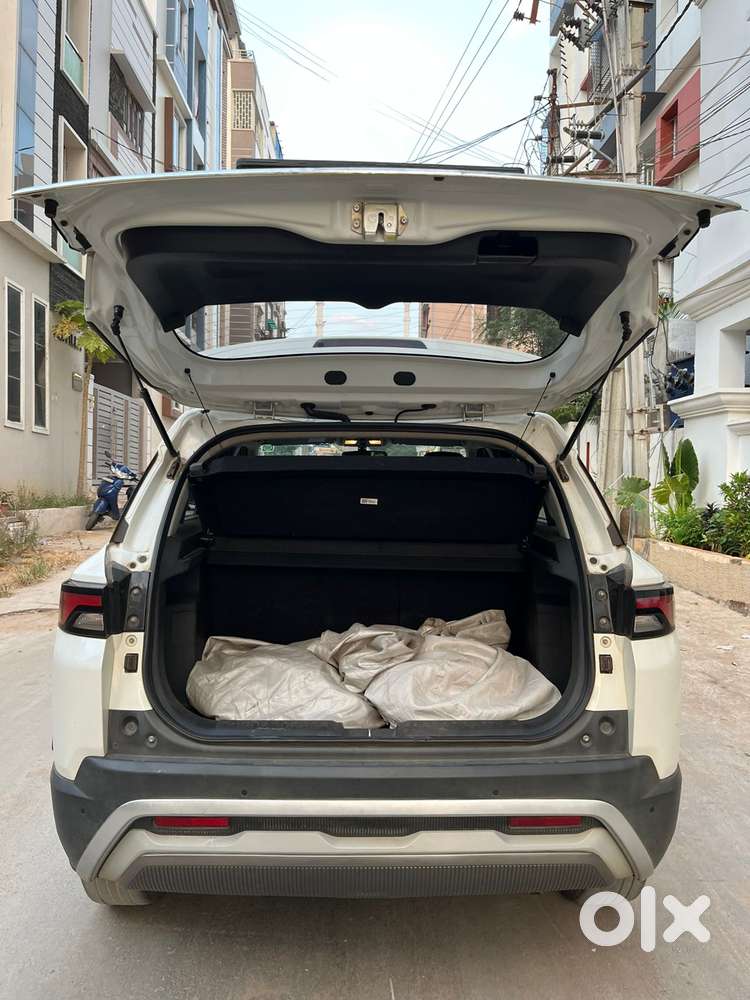 Maruti Suzuki Brezza 1.5 Zxi Smart Hybrid, 2023, Petrol