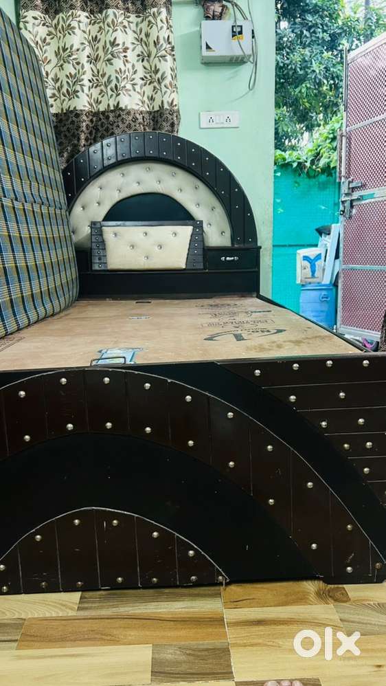 Singel bed 4/6 best condition