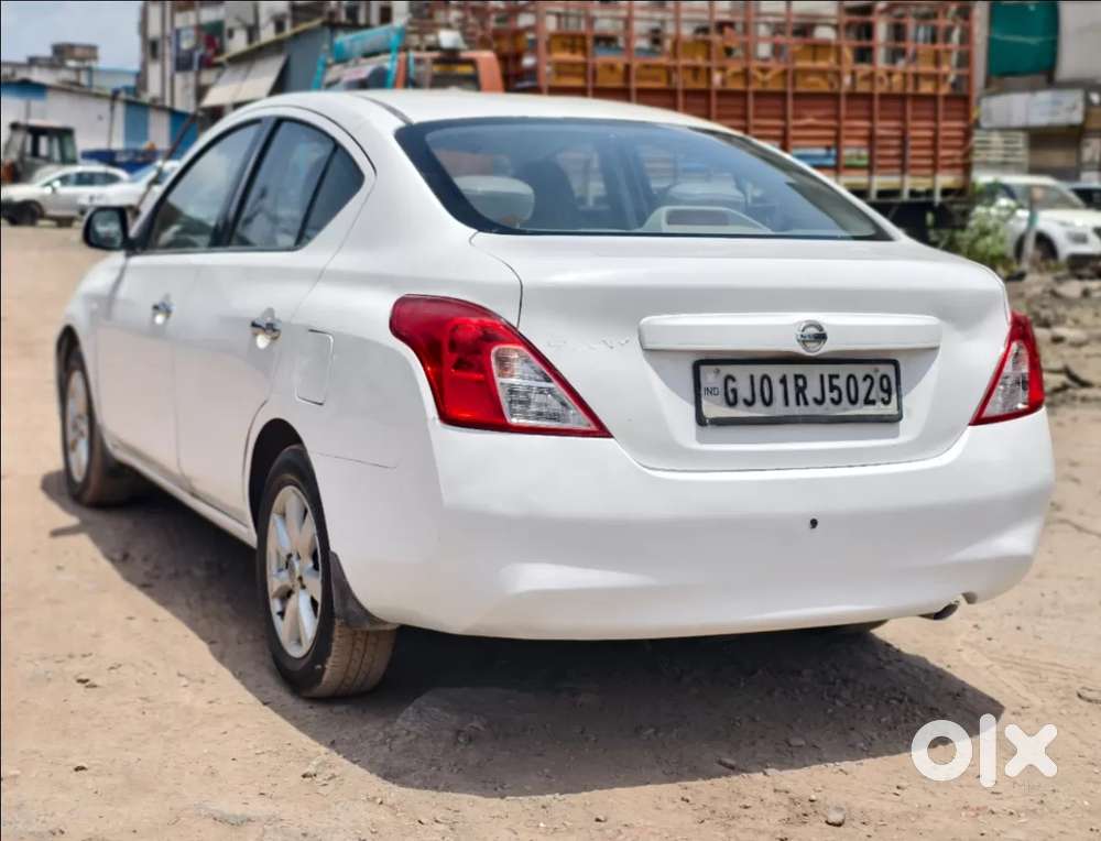 Nissan Sunny, 2015, Petrol