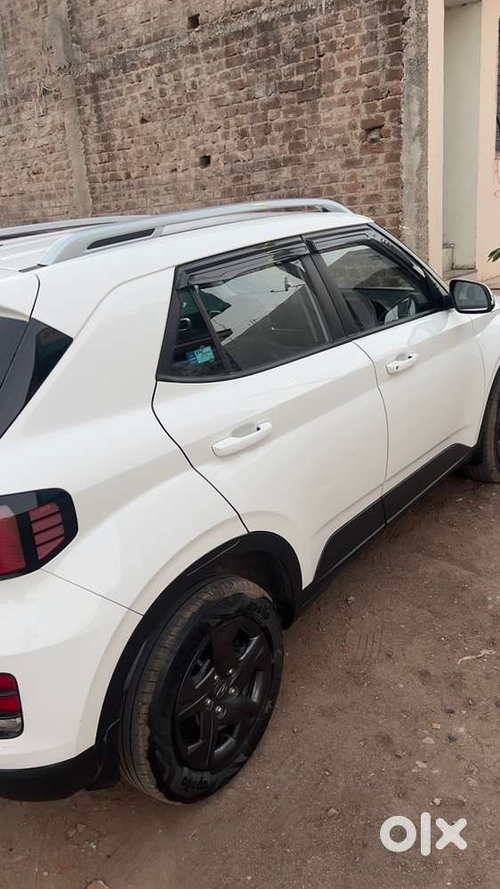 Hyundai Venue Petrol 2024