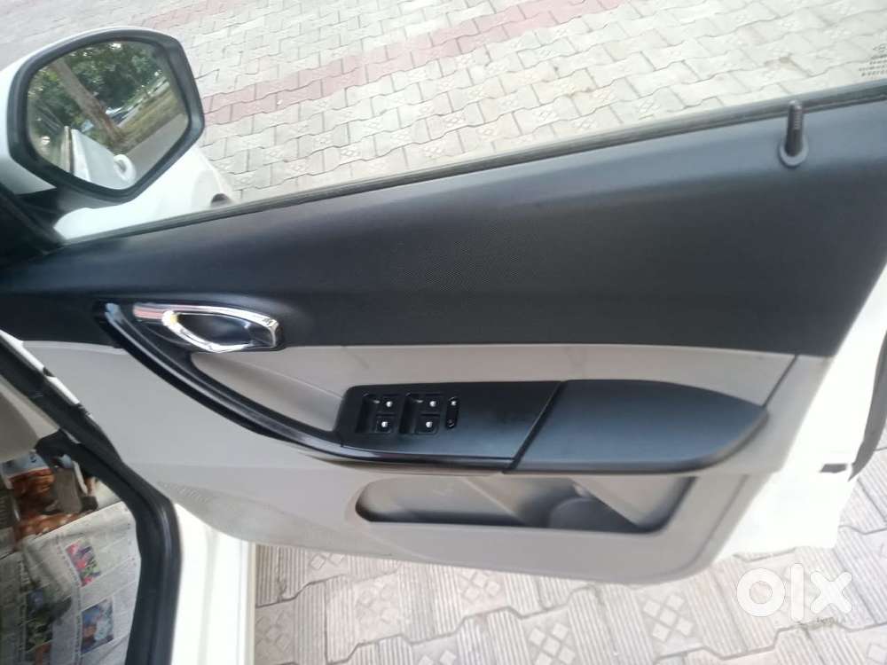 Tata Tiago 1.05 Revotorq Xz Plus, 2017, Petrol