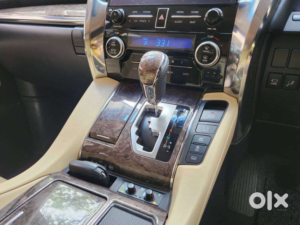 Toyota Vellfire 2.5 Executive Lounge, 2020, Petrol