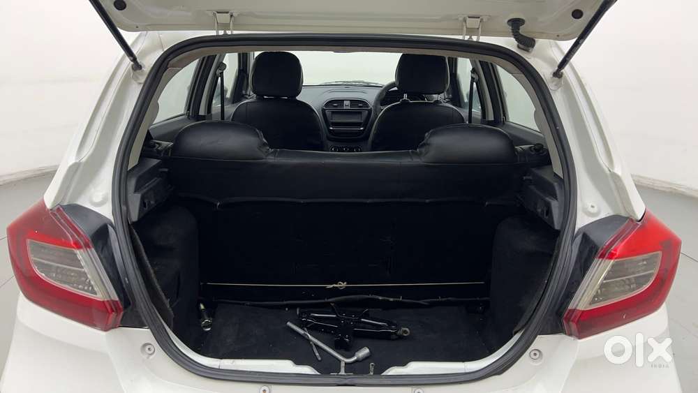 Tata Tiago Xe, 2020, Petrol