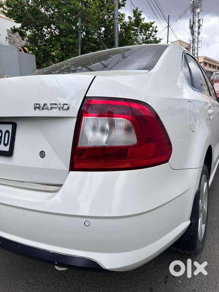 Skoda Rapid Petrol 2016