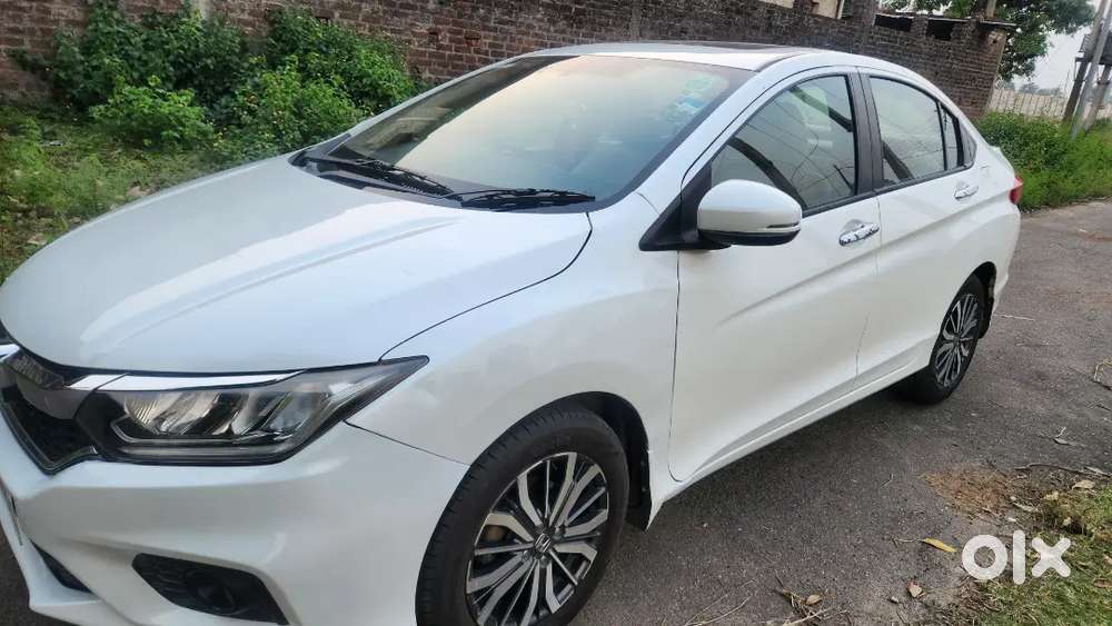 Top Sunroof Model New Car Condition New Tyres Full Insured All New