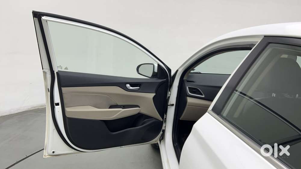 Hyundai Verna [ ] Fluidic 4s 1.6 Crdi Sx (o) At, 2017, Petrol