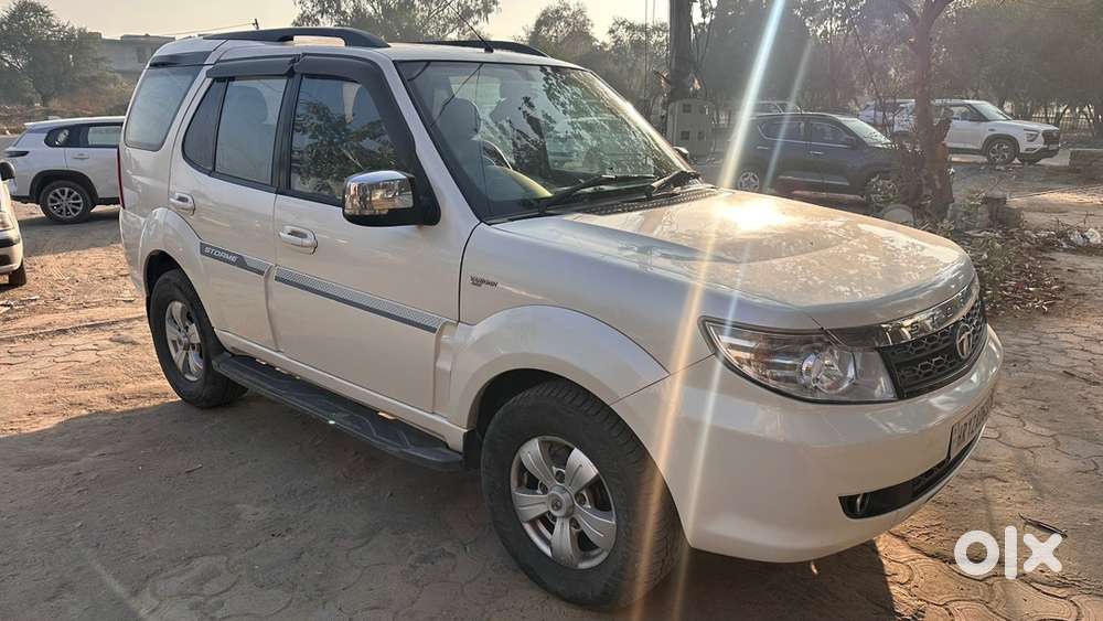 Tata Safari Storme 2017