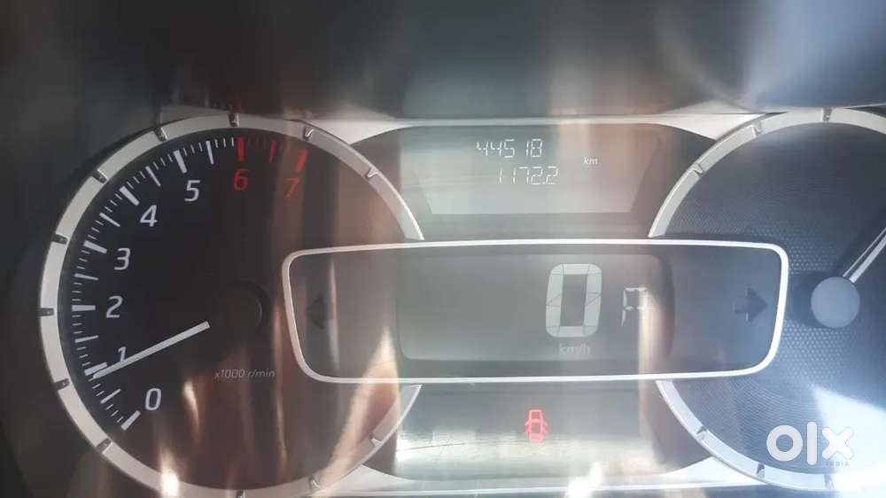 Nissankicks Xv Premium Cvt Petrol White Top Model  Well Maintained
