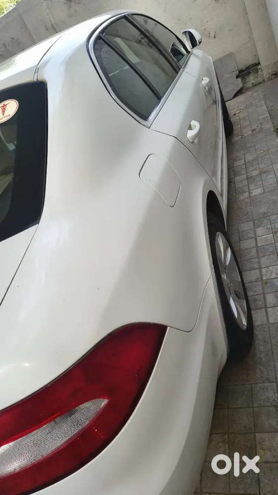 Skoda Superb 2011 Petrol 70000 Km Driven