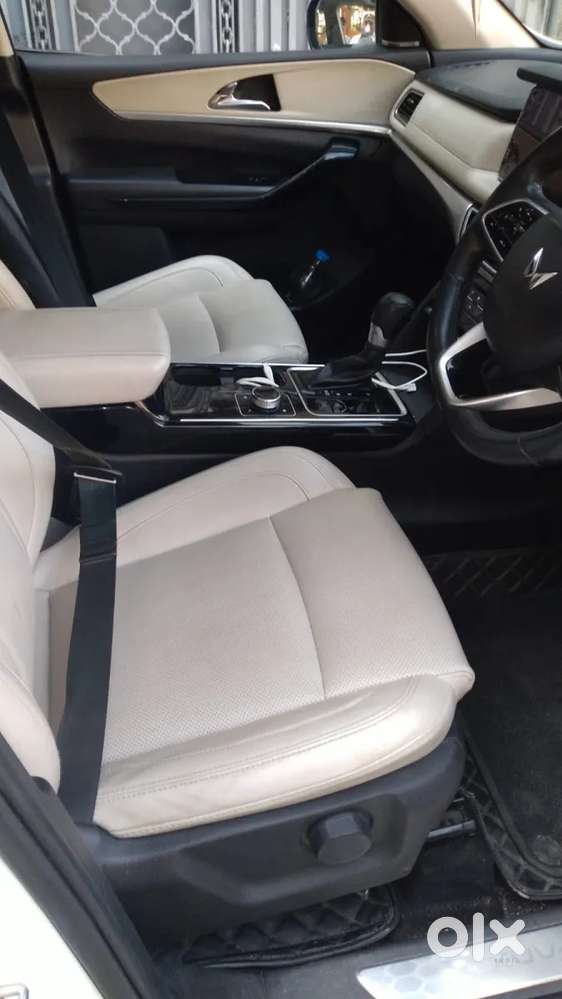 Mahindra Xuv700 2.2 Ax 7 Diesel At Luxury Pack Str Awd, 2022, Diesel