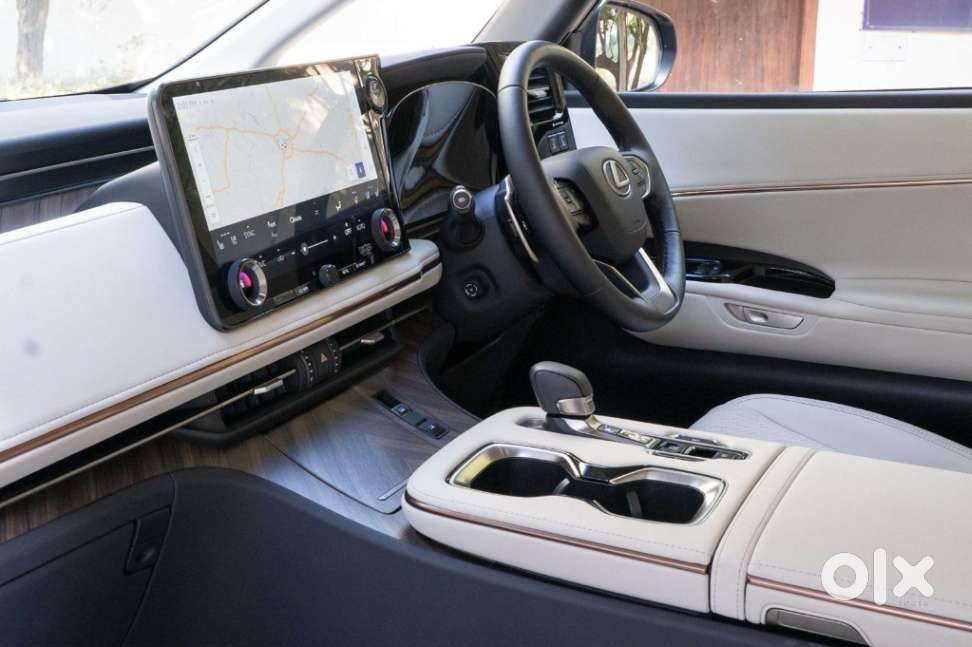 Lexus Lm, 2024, Petrol