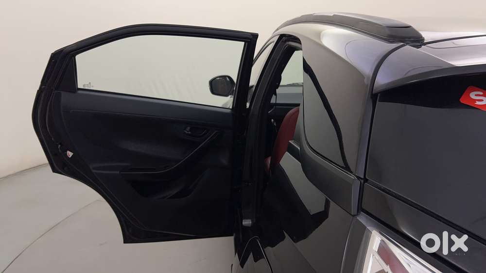 Tata Nexon 1.2 Revotron Xz Plus Luxs Red Dark Edition Amt, 2023, Pet..