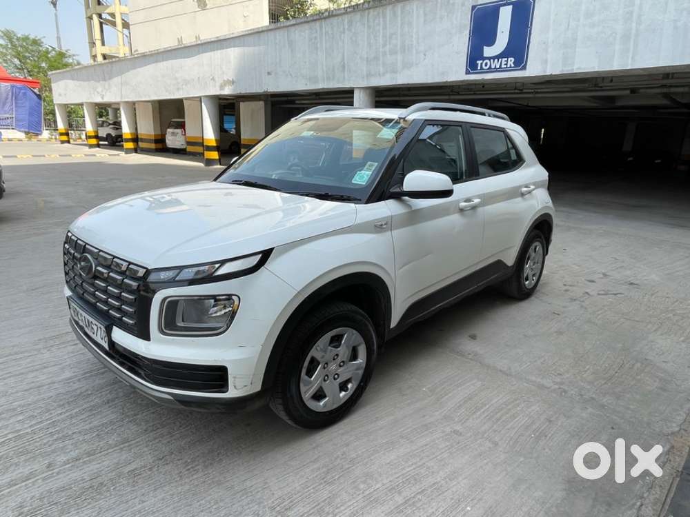 Hyundai Venue 2022 Petrol Well Maintained