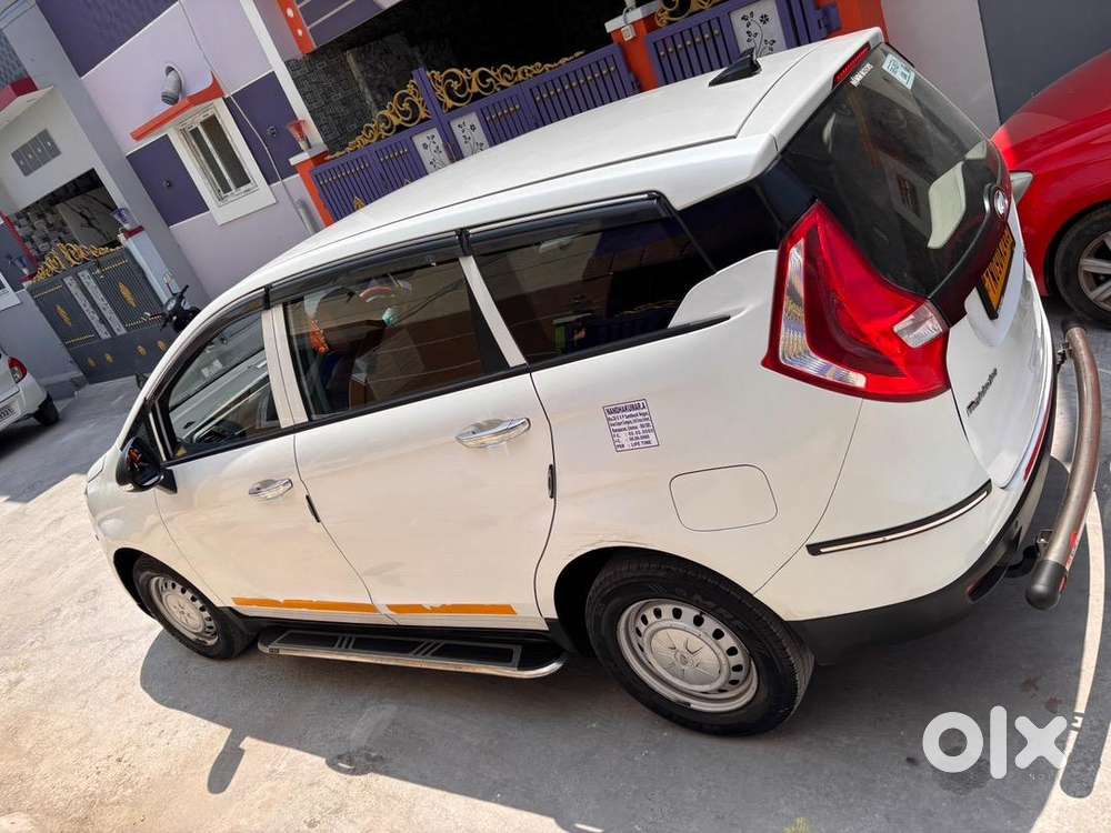 Mahindra Marazzo M2