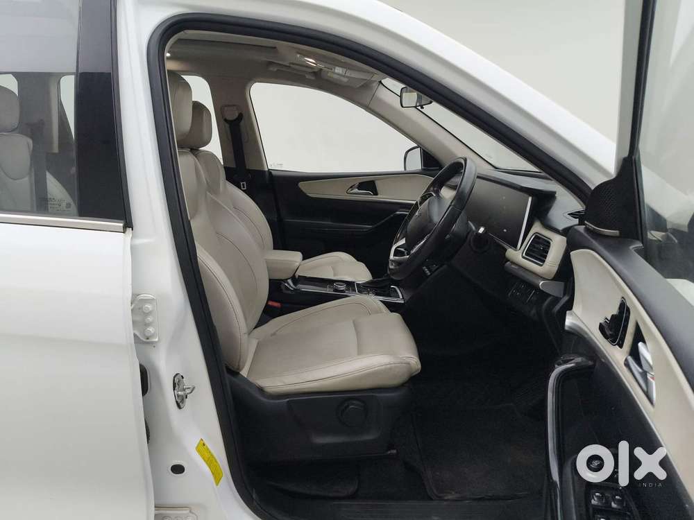Mahindra Xuv700 2.0 Ax 7 Petrol At Luxury Pack Str, 2023, Petrol