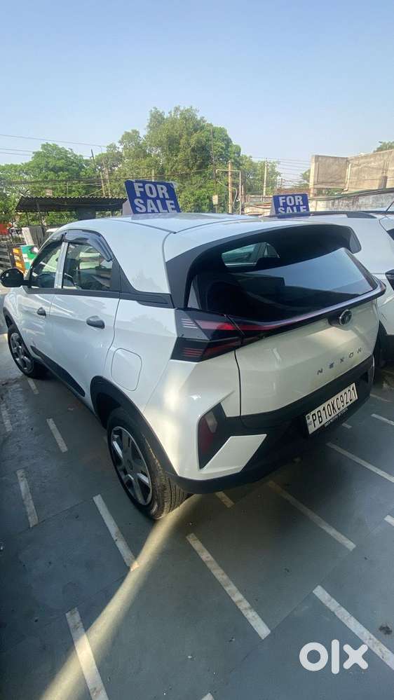 Tata Nexon Smart 1.2 Revotron Petrol 5 Mt, 2025, Petrol