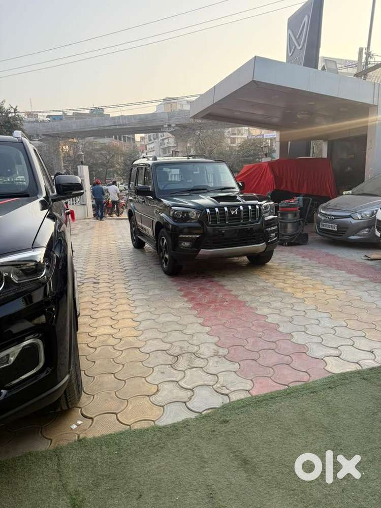 Mahindra Scorpio S11 Black 2026 Boss Edition Diesel 3500 Km Driven