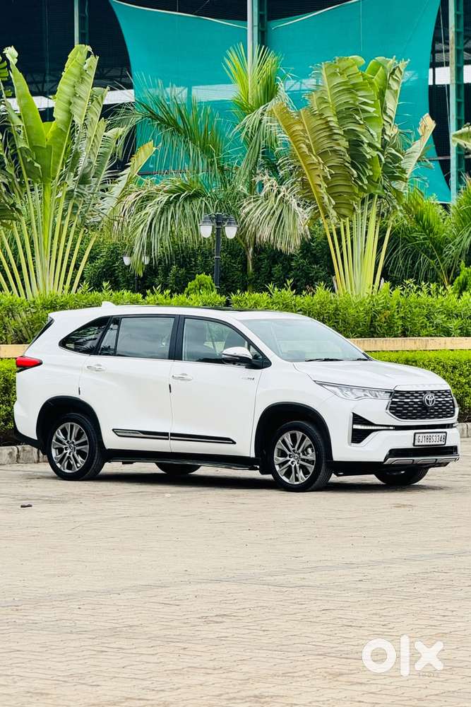 Toyota Innova Hycross, 2023, Petrol