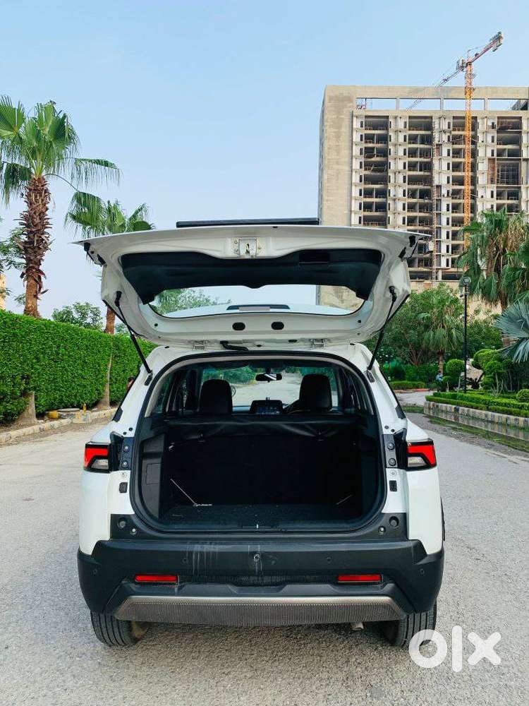 Maruti Suzuki Brezza 1.5 Lxi Smart Hybrid, 2025, Petrol