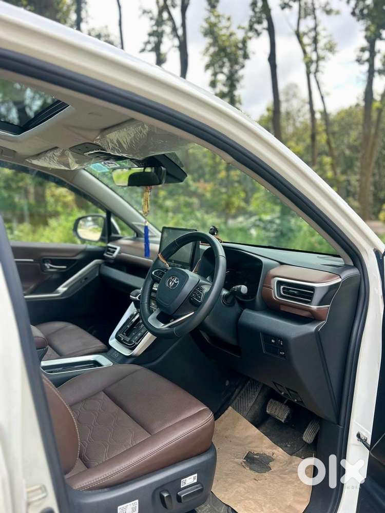 Toyota Innova Hycross 2.0 Zx Hybrid 7 Str, 2024, Petrol