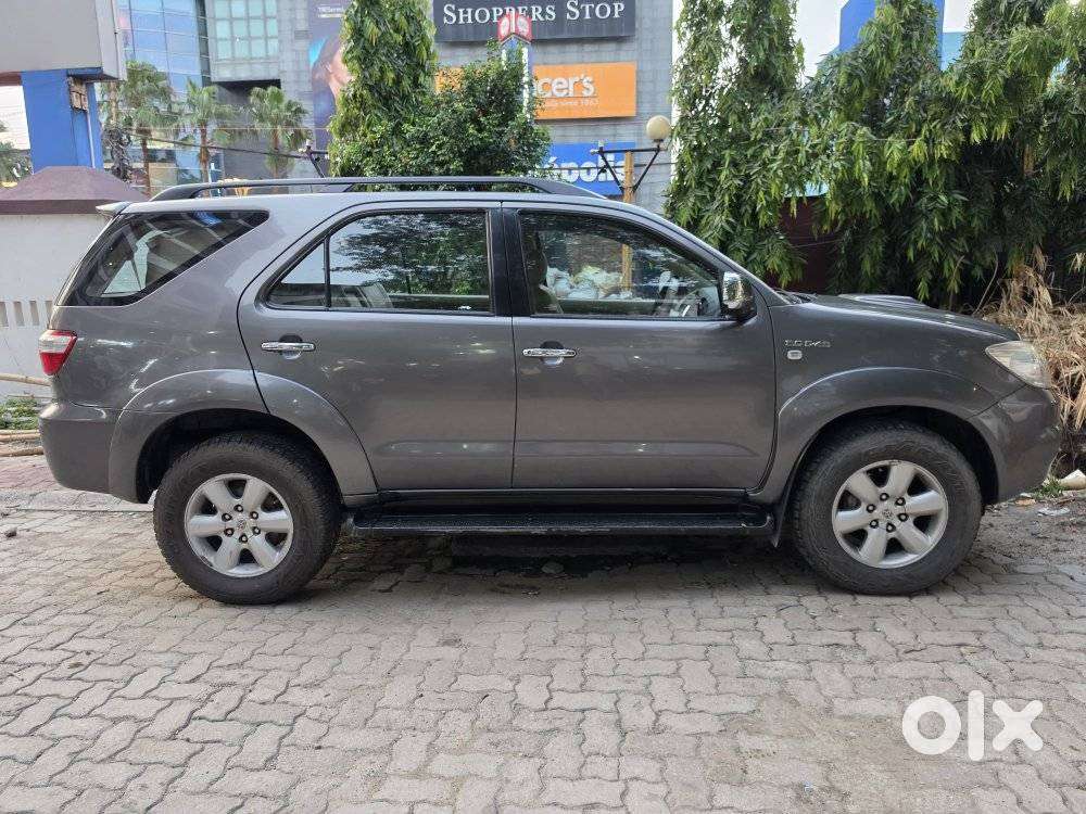 Toyota Fortuner, 2010, Petrol