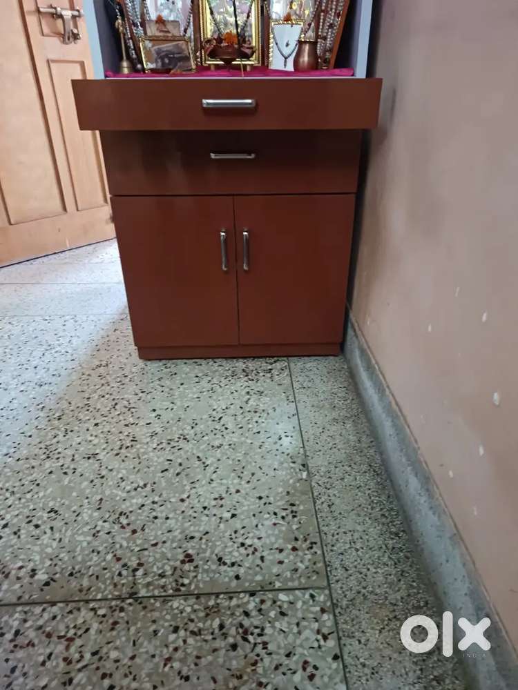 Mandir and kitchen crockery/ microwavr