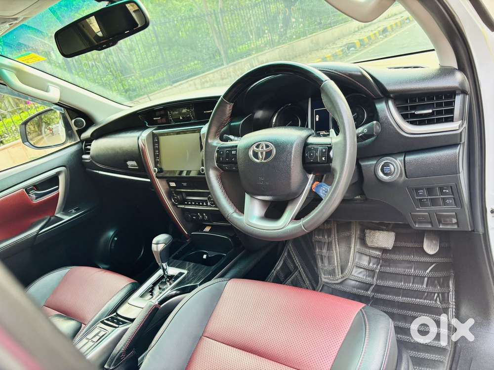 Toyota Fortuner Legender