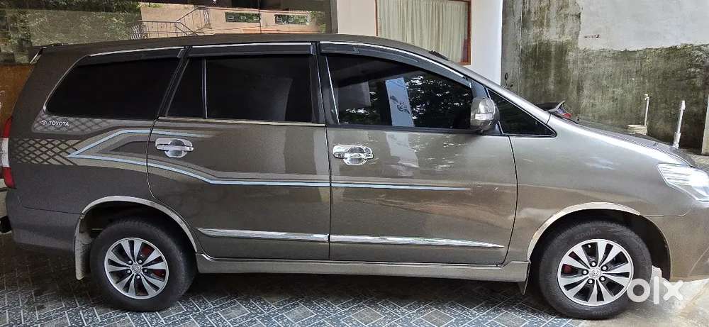 Toyata Innova 2016 Model Diesel/ Well Maintained / No Issues