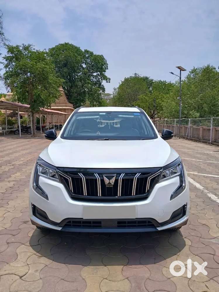Mahindra Xuv700 Mx Petrol | 5-seater Manual | 25,000 Km | Mint Conditi