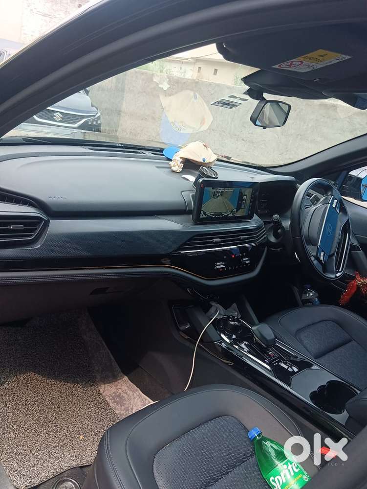 Tata Safari Adventure 2024 Diesel 7 Str Dark Edition
