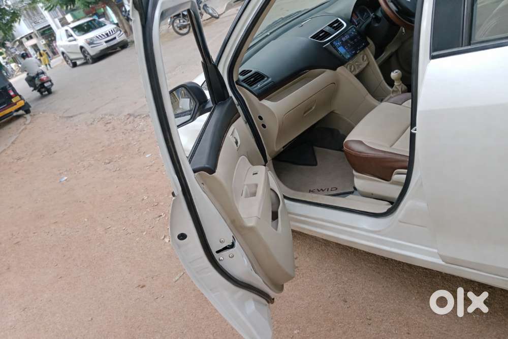 Selling Showroom Maintained Car Swift Dzire Car Diesel
