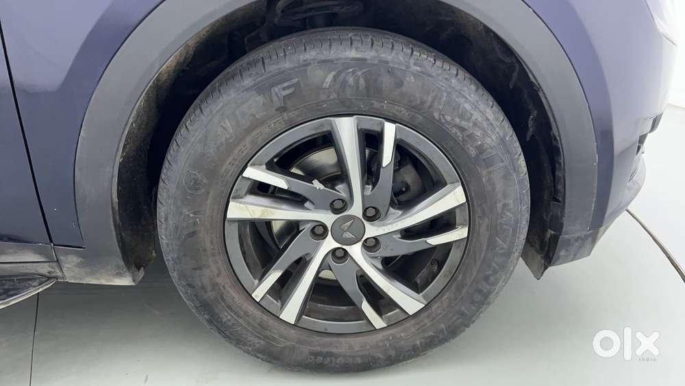 Mahindra Xuv700 2.0 Ax 5 Petrol Mt 7 Str, 2022, Petrol