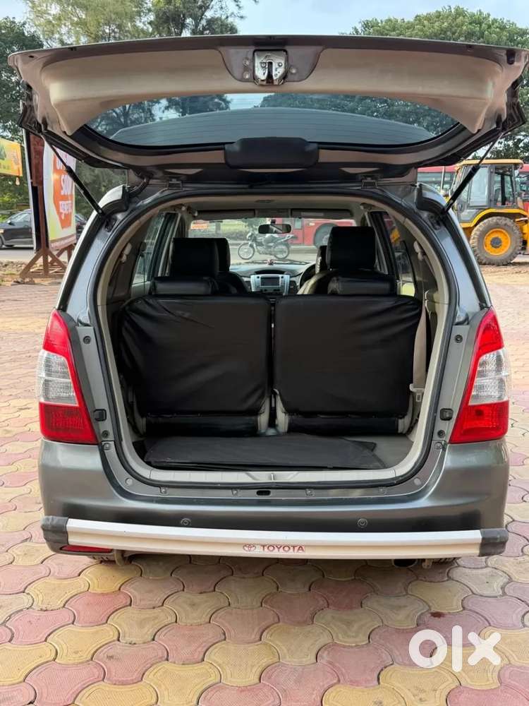 Toyota Innova 2.5 Zx 7 Str Bs-iv, 2015, Diesel