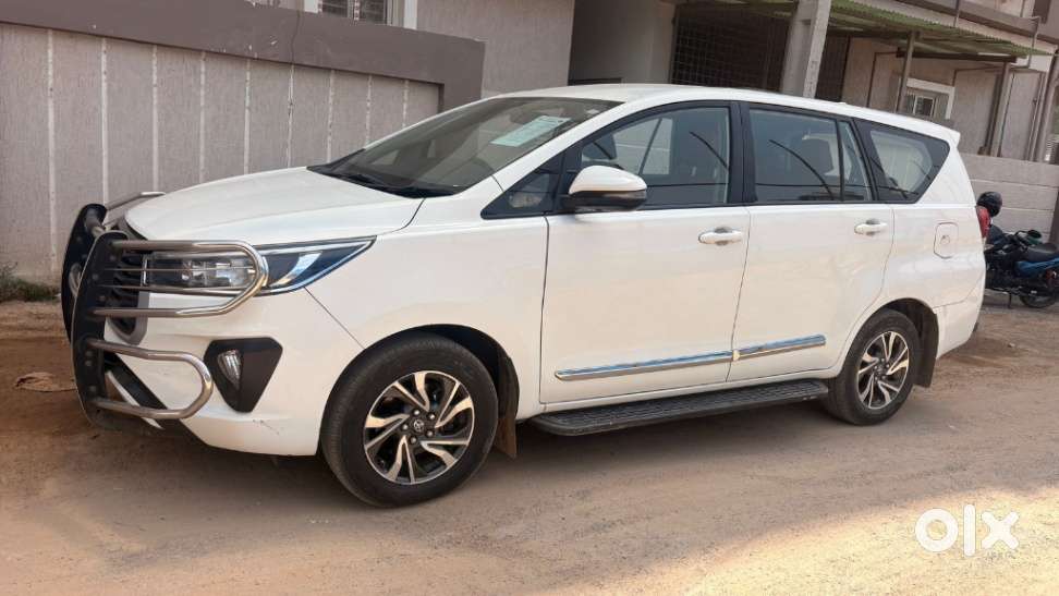 Toyota Innova Crysta 2.4 G Mt, 2022