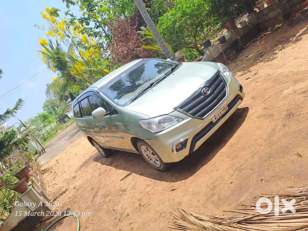 Toyota Innova 2006 
8 Seater